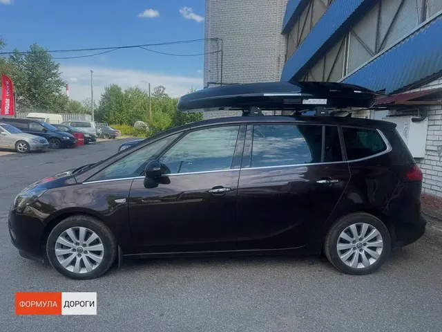 Чёрный автобокс ENROAD Nomadix Pro XXL Slim-450 на Opel Zafira Tourer C — общий вид автомобиля с установленным автобоксом
