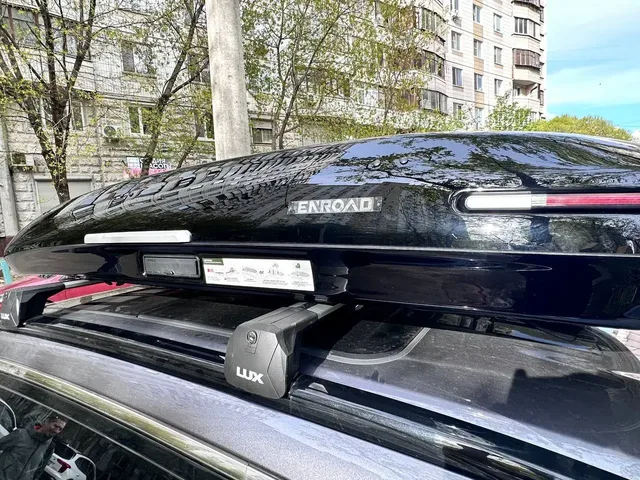 Автобокс для Chery Tiggo 7 Pro Max — ENROAD Nomadix Pro XL Slim 400-E, цвет «Чёрный» — вид автомобиля с установленным автобоксом