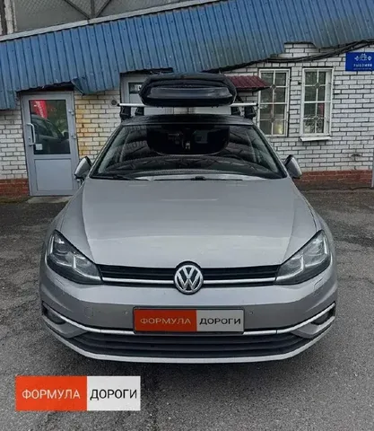 ENROAD на Volkswagen Golf: автобокс ENROAD Nomadix Pro XL Slim 400, цвет «Чёрный» — дополнительный ракурс автомобиля с установленным автобоксом