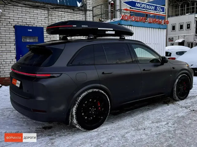 Автобокс для Lixiang L7 — ENROAD Nomadix Pro XL Slim 400, цвет «Чёрный» — вид автомобиля с установленным автобоксом