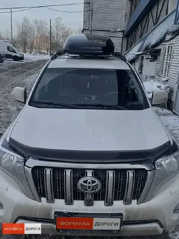 Автобокс для Toyota Land Cruiser Prado 150 — ENROAD Nomadix Pro XL Slim 400, цвет «Чёрный» — вид автомобиля с установленным автобоксом