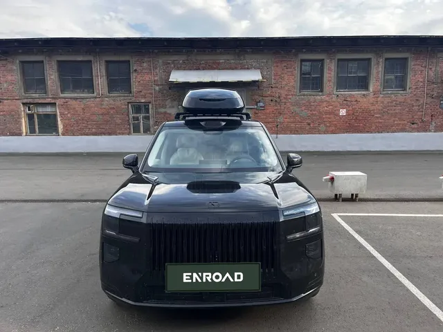 Автобокс для Audi A4 allroad — ENROAD Nomadix Pro XXL 600-E, цвет «Чёрный» — вид автомобиля с установленным автобоксом