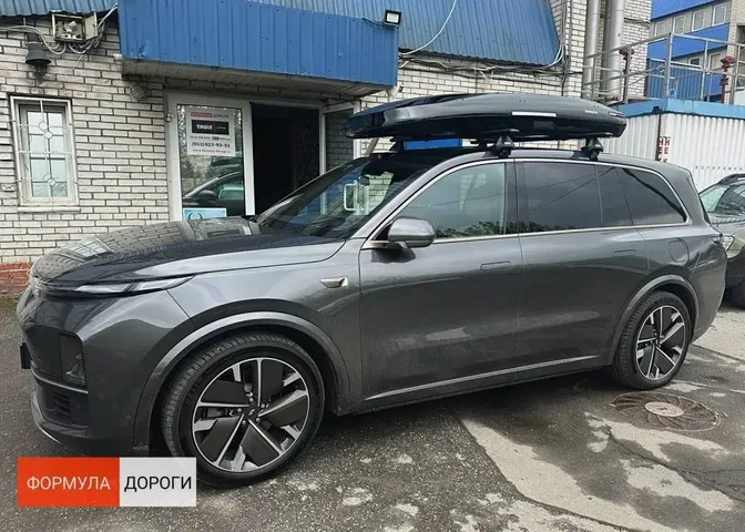 Чёрный автобокс ENROAD Nomadix Pro XXL Slim 450-E на Lixiang L9 — общий вид автомобиля с установленным автобоксом