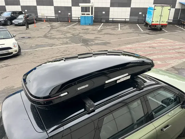 Автобокс для AITO M7 — ENROAD Nomadix Pro XL Slim 400, цвет «Чёрный» — вид автомобиля с установленным автобоксом