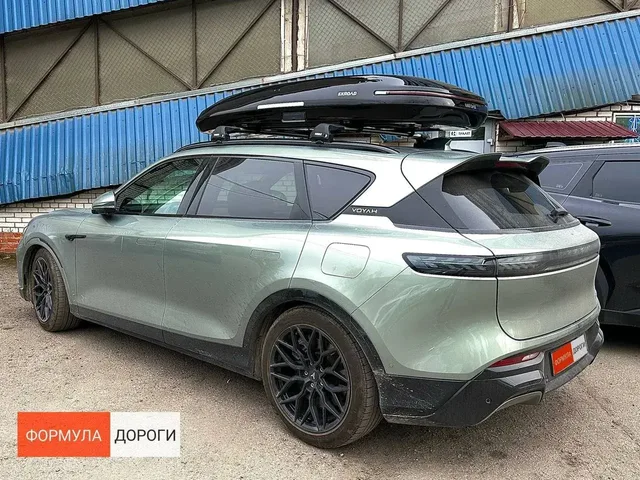 ENROAD на Voyah FREE: автобокс ENROAD Nomadix Pro XL Slim 400, цвет «Чёрный» — дополнительный ракурс автомобиля с установленным автобоксом