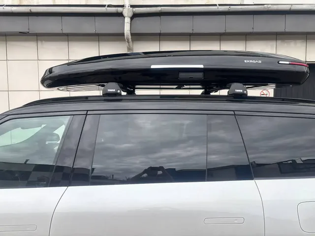 Автобокс для LYNK & CO 900 — ENROAD Nomadix Pro XXL Slim 450-E, цвет «Чёрный» — вид автомобиля с установленным автобоксом