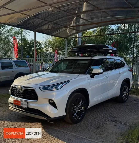 Автобокс для Toyota Highlander — ENROAD Nomadix Pro XXL Slim 450-E, цвет «Чёрный» — вид автомобиля с установленным автобоксом