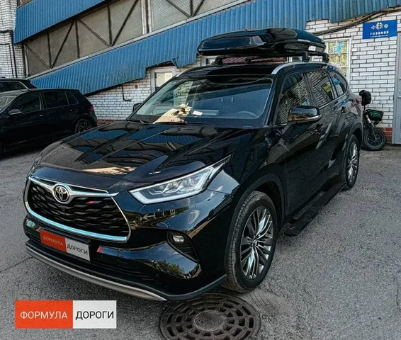 Автобокс для Toyota Highlander — ENROAD Nomadix Pro XXL Slim 450-E, цвет «Чёрный» — вид автомобиля с установленным автобоксом