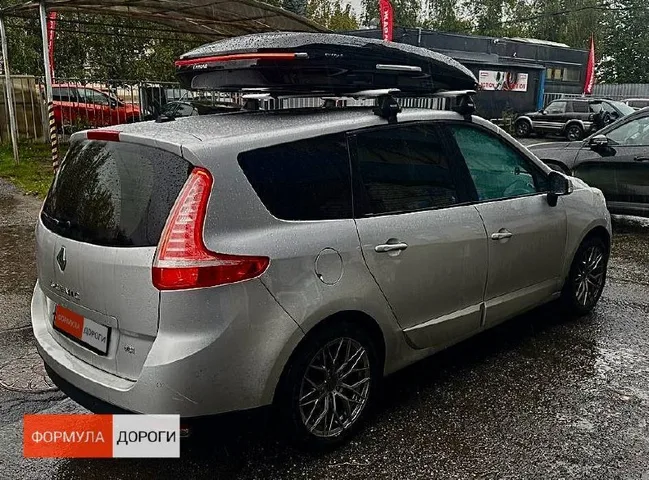 ENROAD на Renault Scenic: автобокс ENROAD Nomadix Pro XL Slim 400-E, цвет «Чёрный» — дополнительный ракурс автомобиля с установленным автобоксом