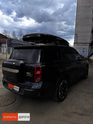 Автобокс для Gac GS8 — ENROAD Nomadix Pro XXL Slim-450, цвет «Чёрный» — вид автомобиля с установленным автобоксом