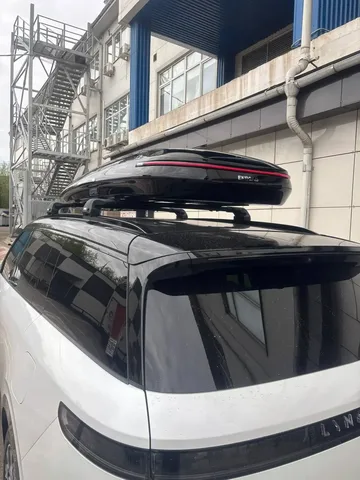 Чёрный автобокс ENROAD Nomadix Pro XXL Slim 450-E на LYNK & CO 900 — вид автомобиля с установленным автобоксом, другой ракурс