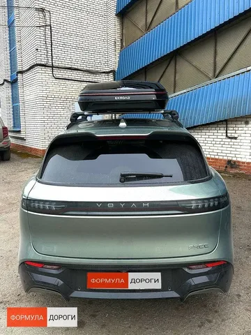 Чёрный автобокс ENROAD Nomadix Pro XL Slim 400 на Voyah FREE — вид автомобиля с установленным автобоксом, другой ракурс