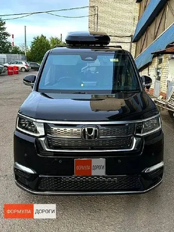 Автобокс для Honda STEPWGN — ENROAD Nomadix Pro XL Slim 400-E, цвет «Чёрный» — вид автомобиля с установленным автобоксом
