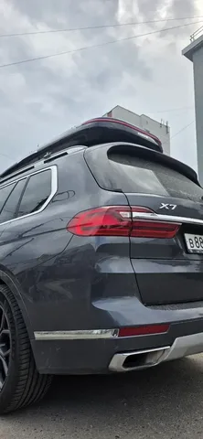 Автобокс для BMW X7 — ENROAD Nomadix Pro XXL Slim 450-E, цвет «Чёрный» — вид автомобиля с установленным автобоксом
