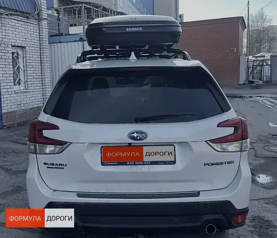 Автобокс для Subaru Forester — ENROAD Nomadix Pro XL Slim 400, цвет «Чёрный» — вид автомобиля с установленным автобоксом