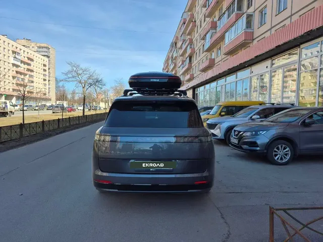 Автобокс для LYNK & CO 900 — ENROAD Nomadix Pro XXL Slim-450, цвет «Чёрный» — вид автомобиля с установленным автобоксом