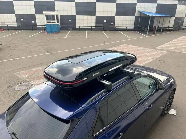 Автобокс для AITO M7 — ENROAD Nomadix Pro XL Slim 400-E, цвет «Чёрный» — вид автомобиля с установленным автобоксом