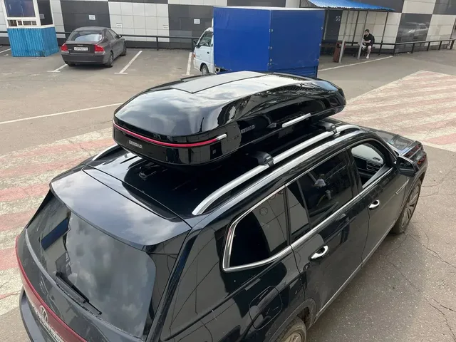 Автобокс для Volkswagen T-Roc — ENROAD Nomadix Pro XXL 600-E, цвет «Чёрный» — вид автомобиля с установленным автобоксом