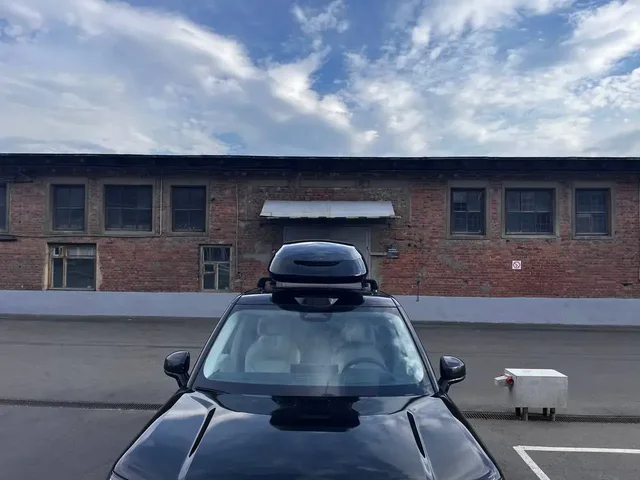 ENROAD на Audi A4 allroad: автобокс ENROAD Nomadix Pro XXL 600-E, цвет «Чёрный» — дополнительный ракурс автомобиля с установленным автобоксом
